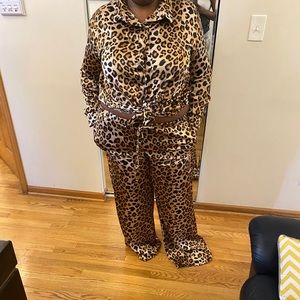 Two piece plus size Leopard pants suit